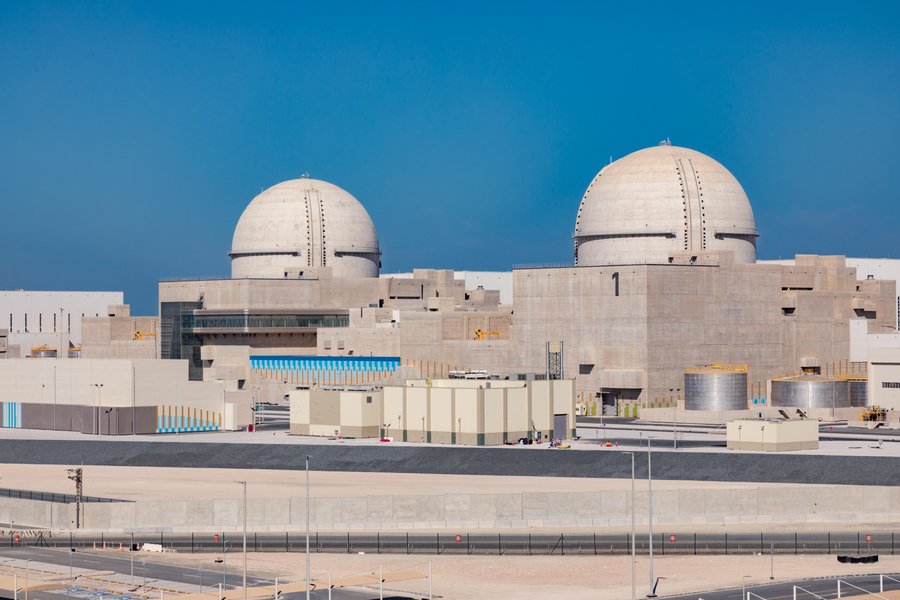阿拉伯联合酋长国首座核电站巴拉卡核电站投入运行，这也是阿拉伯世界首座核电站。